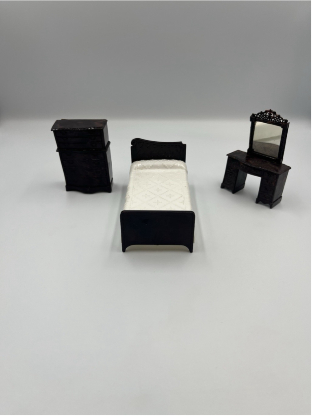 Vintage Renwal Toy Doll Bedroom Furniture Plastic Brown & PLASCO TOYS BED SEE